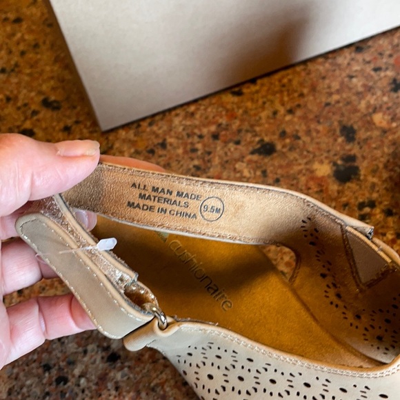 Cushionaire Comfort Sandals - Picture 4 of 5